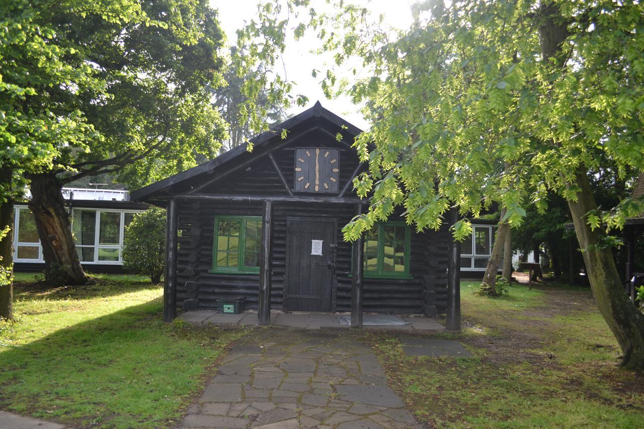 Gilwell Park Hotel Chingford Exterior photo