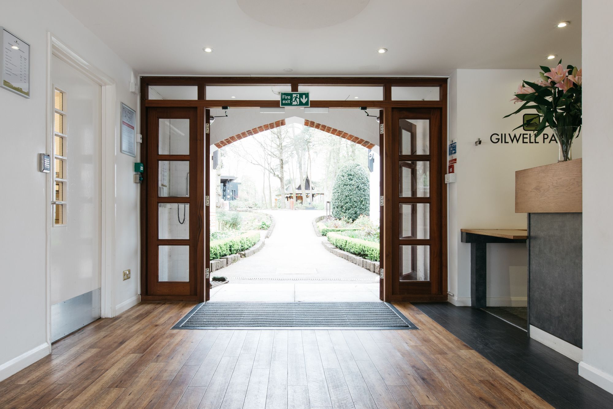Gilwell Park Hotel Chingford Exterior photo